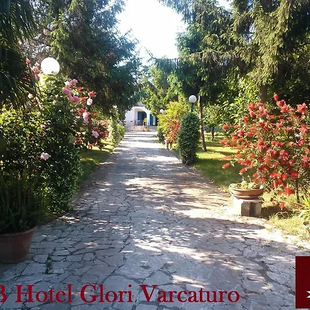 Glori Varcaturo